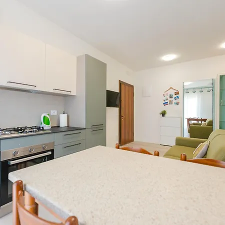 Casa Daniela - 10 Min From & Free Parking Apartment